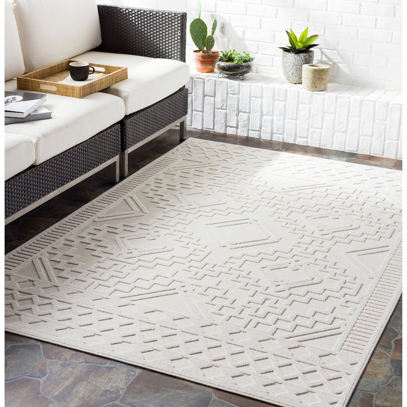 Livabliss Tylee Indoor/Outdoor Southwest Diamond Area Rug