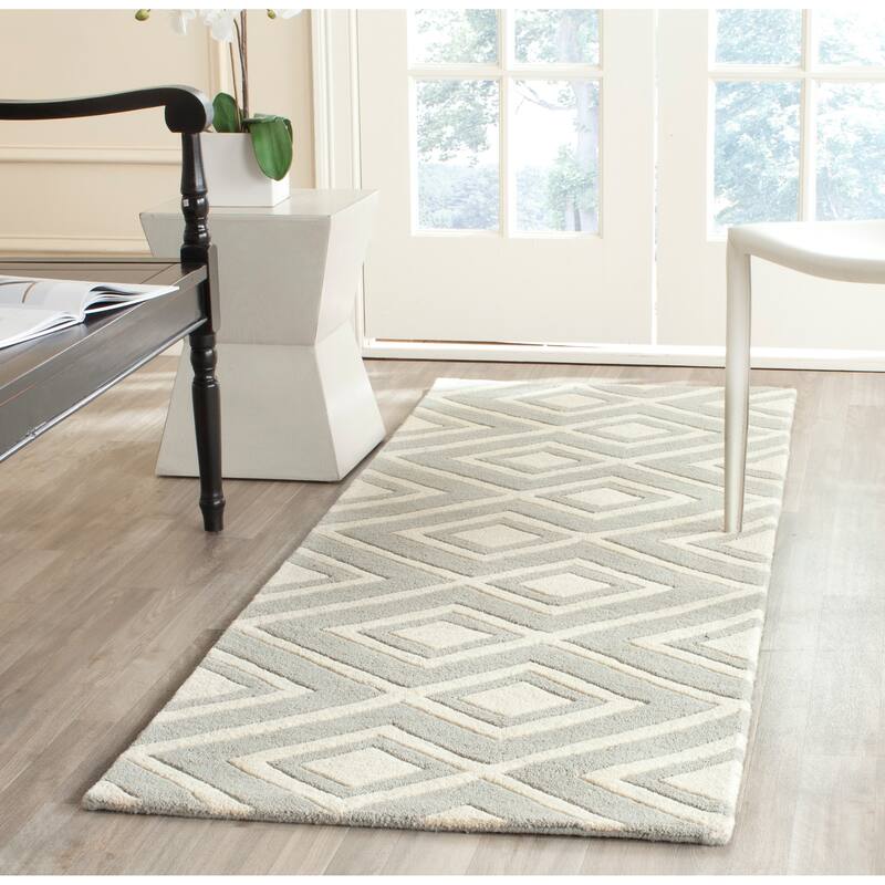 SAFAVIEH Handmade Chatham Evda Modern Moroccan Wool Rug - 2'3" x 7' Runner - Grey/Ivory
