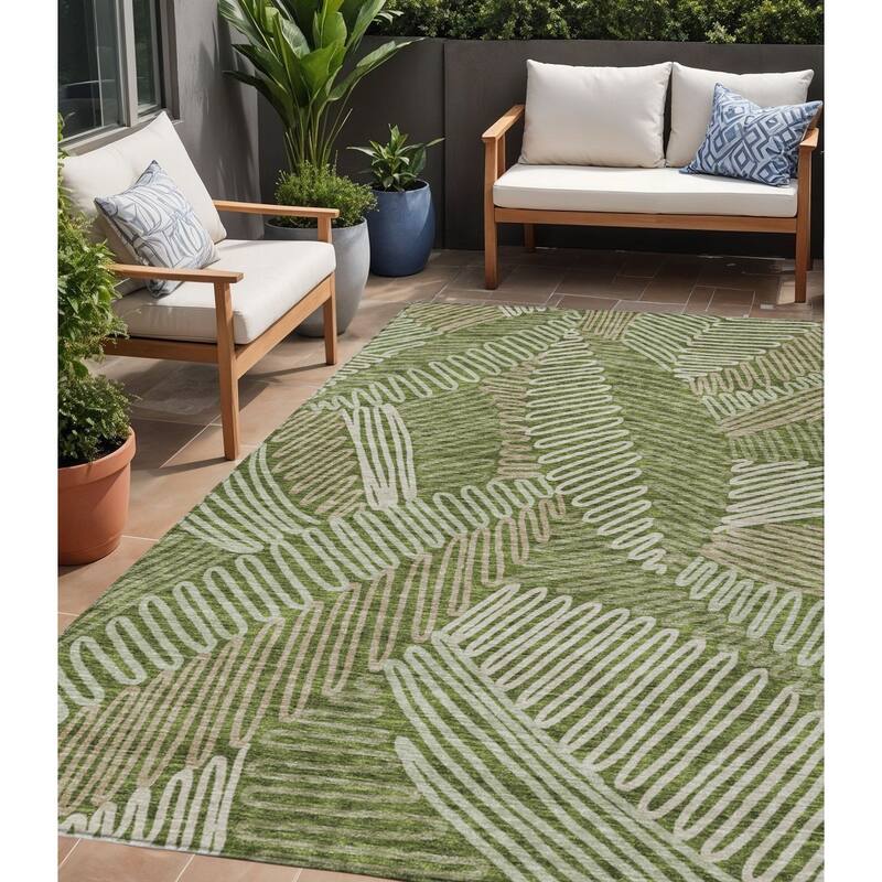 HomeRoots Floral Transitional Rectangle Outdoor Rug - 5' X 8'