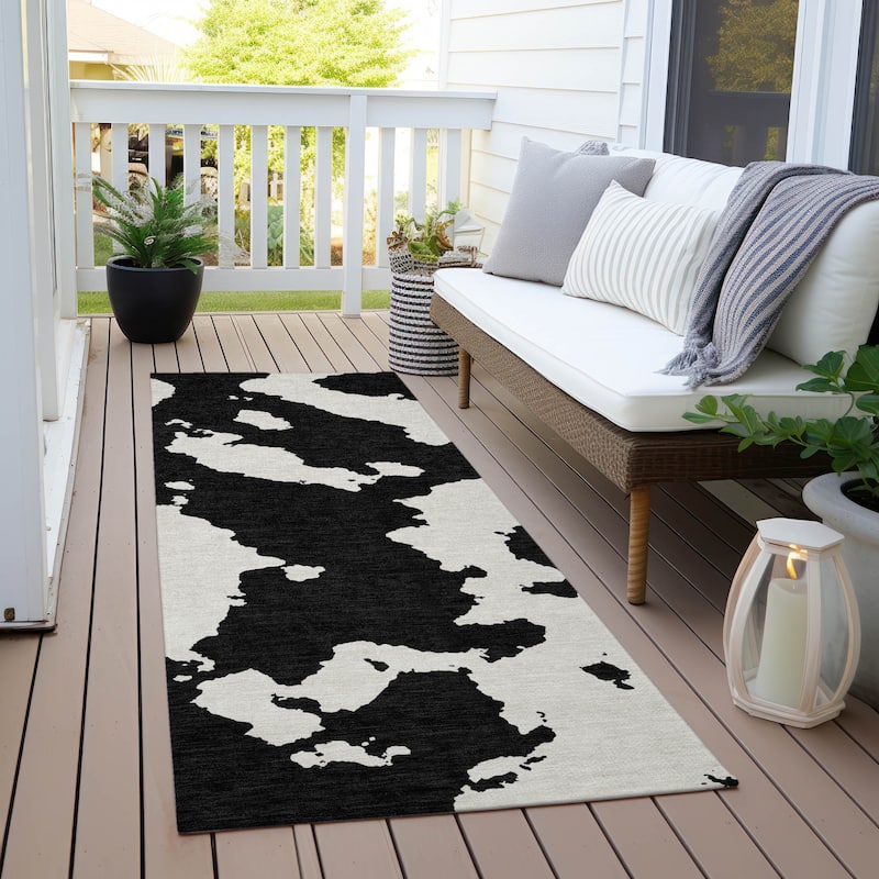 Machine Washable Indoor/ Outdoor Contemporary Abstract Chantille Rug - Black - 2'3" x 7'6"