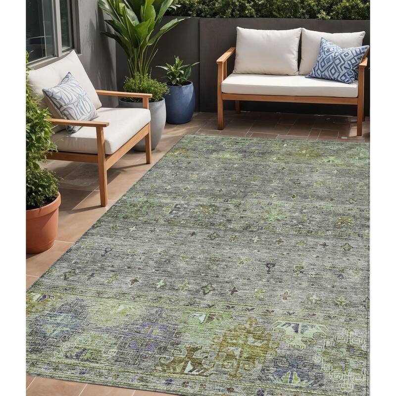 HomeRoots Floral Transitional Rectangle Outdoor Rug - 5' X 8'