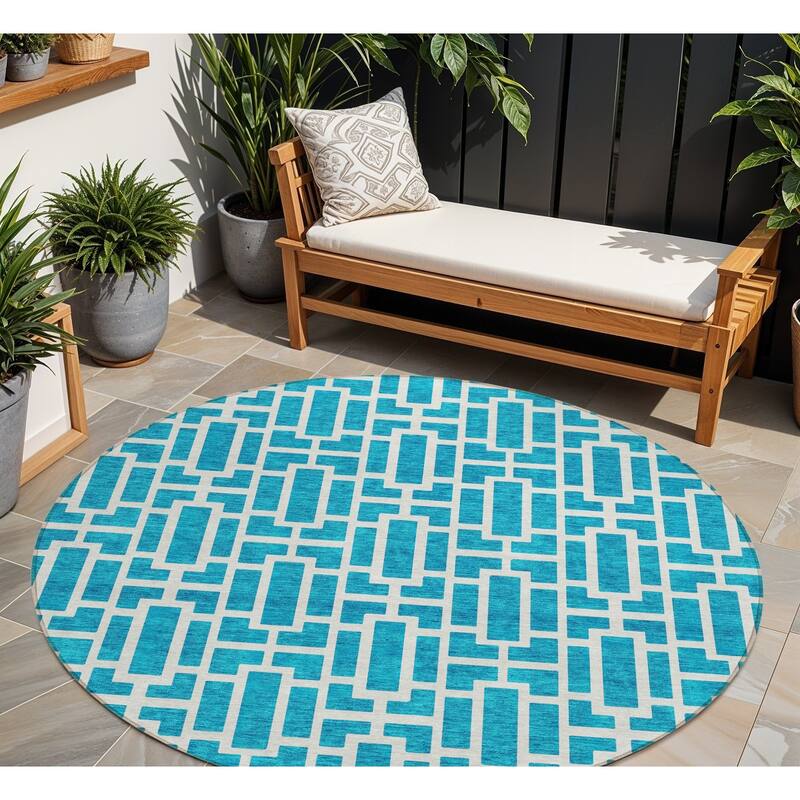 HomeRoots Geometric Transitional Rectangle Outdoor Rug - 8' Round