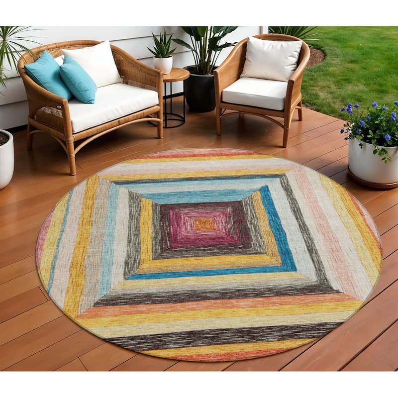 HomeRoots Geometric Transitional Rectangle Outdoor Rug - 8' Round