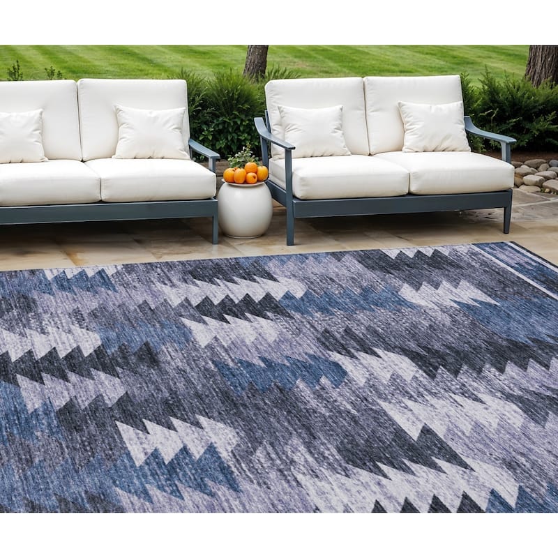 HomeRoots Southwestern Transitional Rectangle Outdoor Rug - 8' X 10'