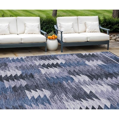 HomeRoots Southwestern Transitional Rectangle Outdoor Rug