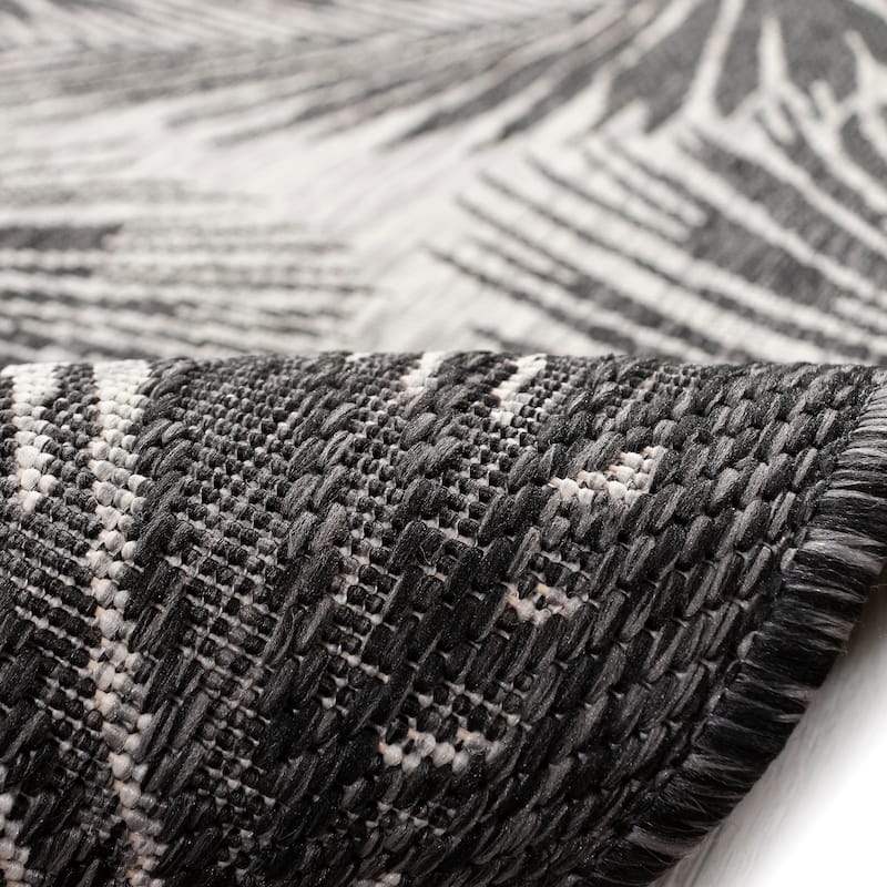 Liora Manne Carmel Fronds Indoor/Outdoor Rug Black