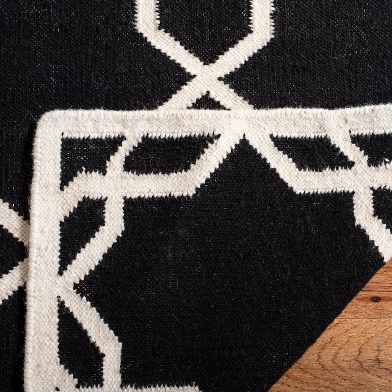 SAFAVIEH Handmade Flatweave Dhurries Tjanka Modern Wool Rug