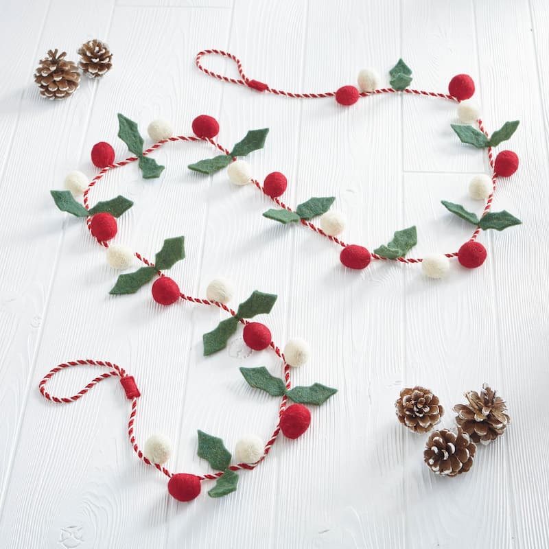 72-inch Green Holly Leaves Red White Berries Wool Felt Garland Doorway Tabletop Wall Mantel Home Decoration Christmas Tree Decor