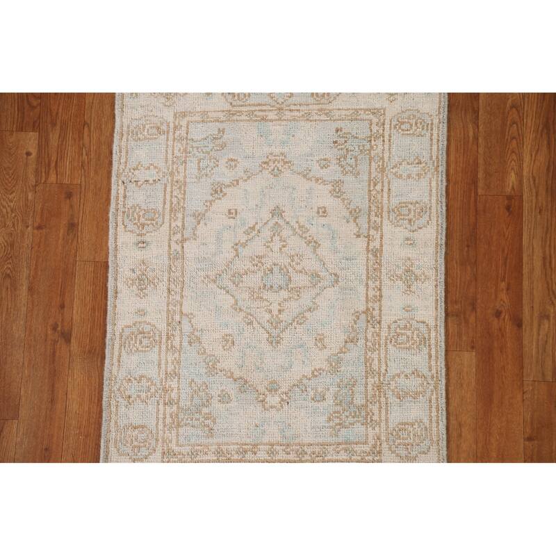Hand Knotted Oriental 100% Wool Carpet Transitional Medallion Beige & Ivories Oushak Area Rug - 2' 11'' X 2' 0''