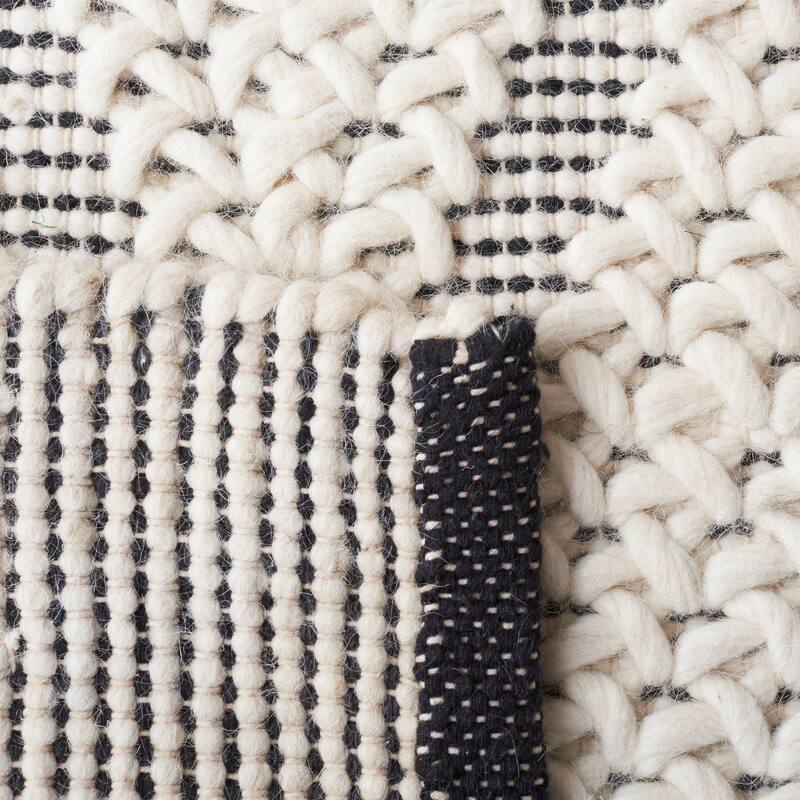 SAFAVIEH Handmade Natura Sofije Chevron Wool Rug