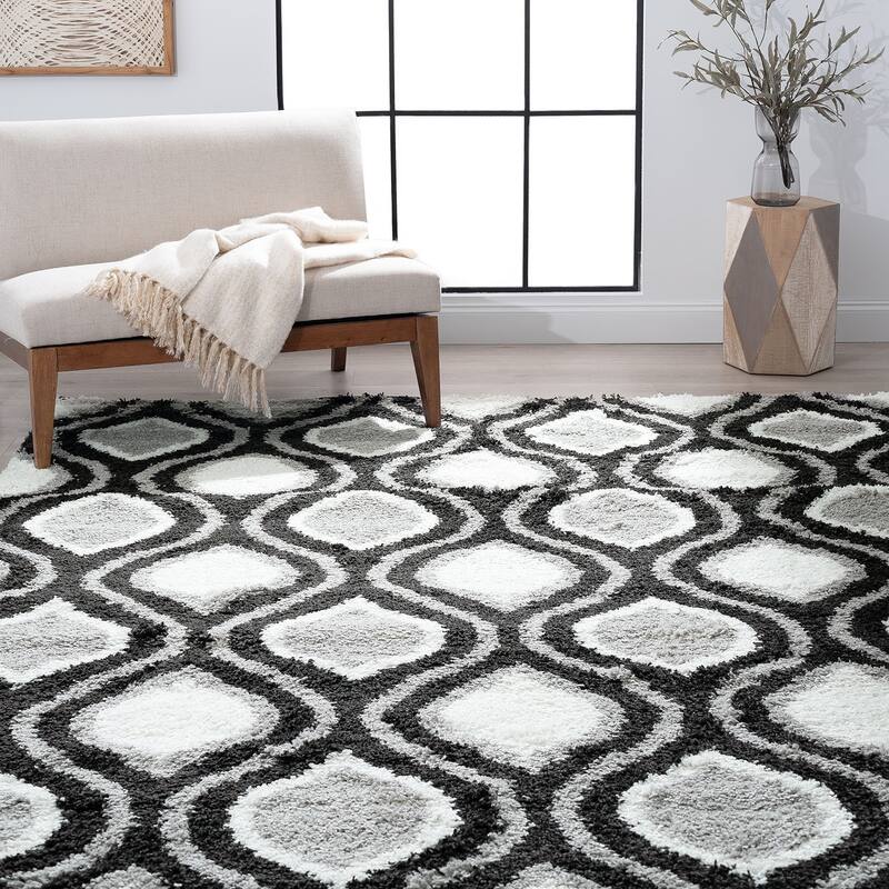 Upscale Shag Modern & Contemporary Geometric Indoor Area Rug - 4' x 5'3'' - White/Silver