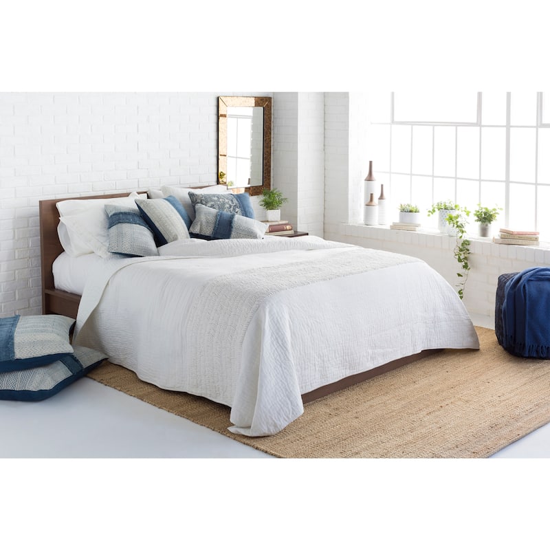 Umeko White Modern Quilt Set