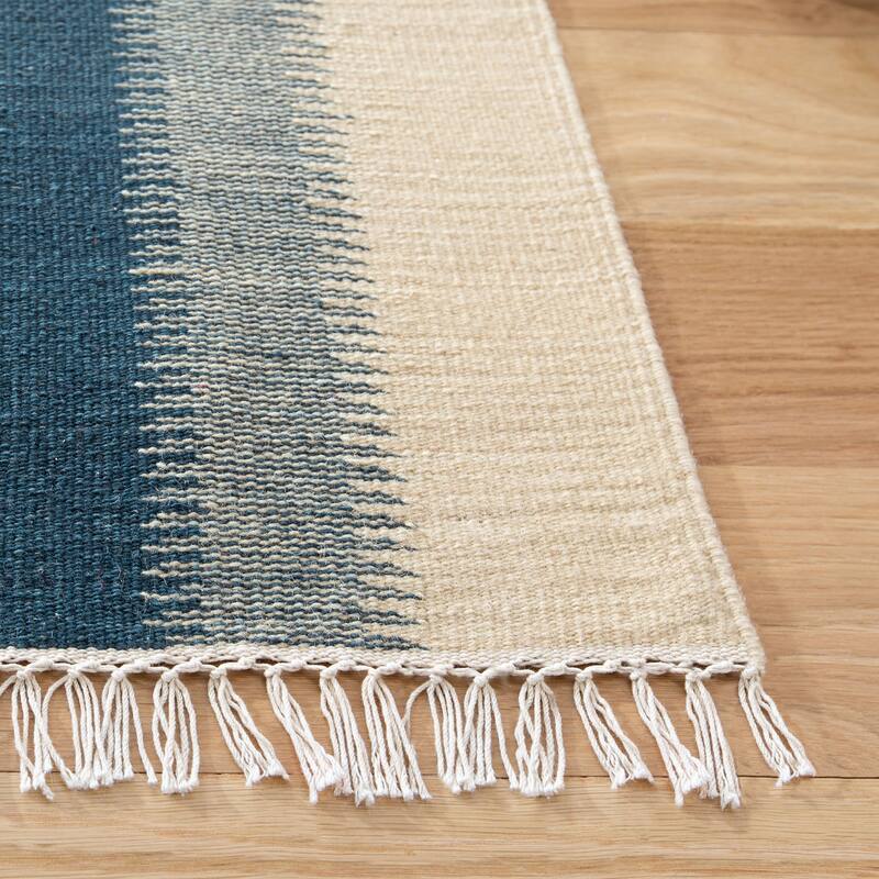 SAFAVIEH Handmade Kilim Flatweave Xanum Casual Tribal Wool Rug with Fringe
