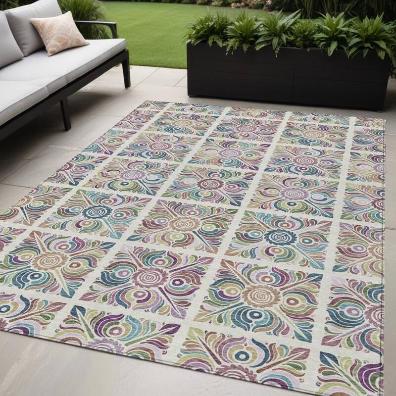 HomeRoots Medallion Transitional Rectangle Outdoor Rug - 5' X 8'