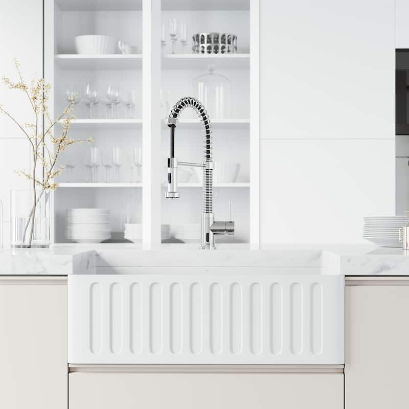 VIGO Edison 19" H Single Handle Pull-Down Sprayer Kitchen Faucet Set with Touchless Sensor