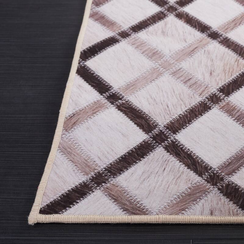 SAFAVIEH Faux Hide Machine Washable Slip Resistant Aurela Rustic