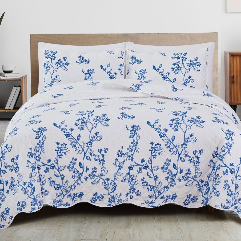 Luxurious Blue Floral with Scalloped Hem Microfiber Quilt Set With Shams