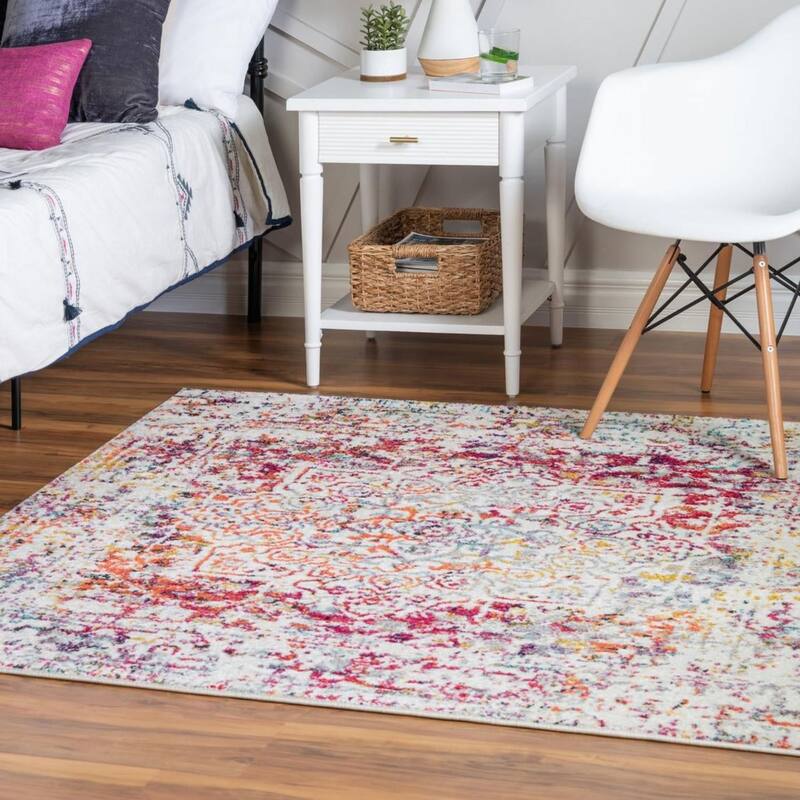 Traditional Brenda Collection Area Rug