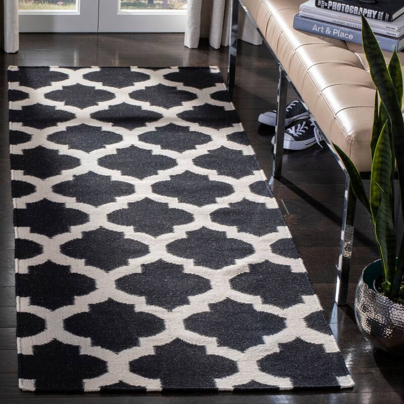 SAFAVIEH Handmade Flatweave Dhurries Bethan Modern Moroccan Wool Rug - 2'6" x 10' Runner - Black/Ivory
