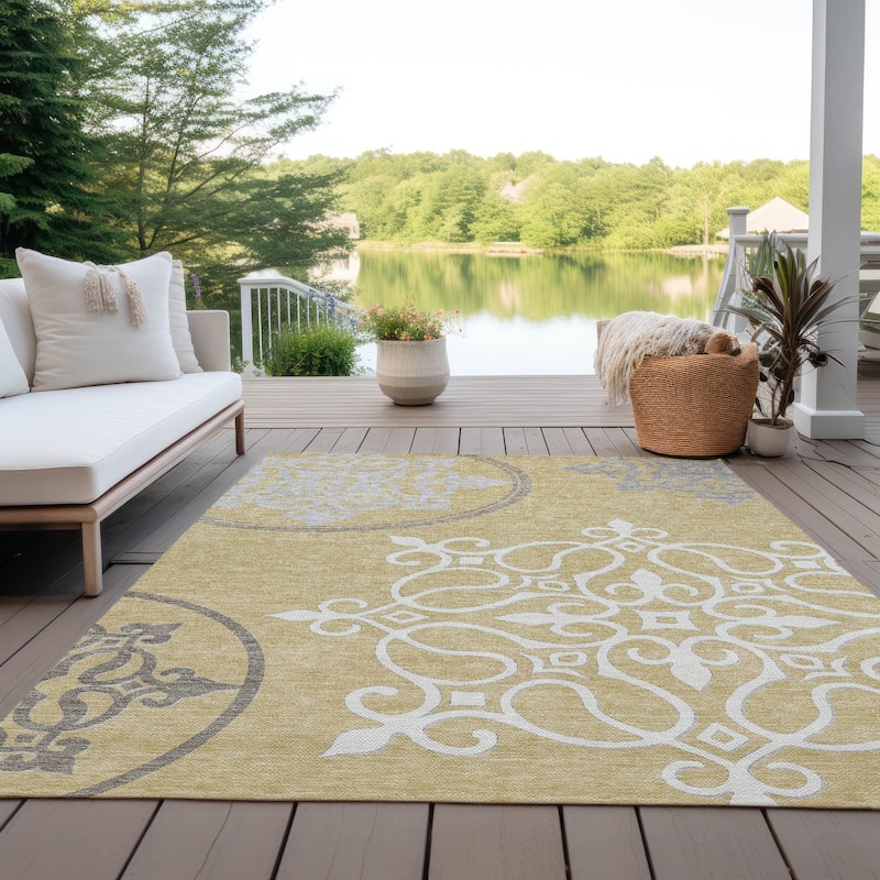 Machine Washable Indoor/ Outdoor Chantille Bold Medallion Rug - Gold - 3' x 5'