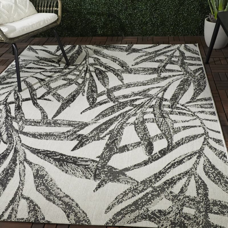Abeles Tropical Leaves Indoor/Outdoor Area Rug - 5'3" x 7' - Cream