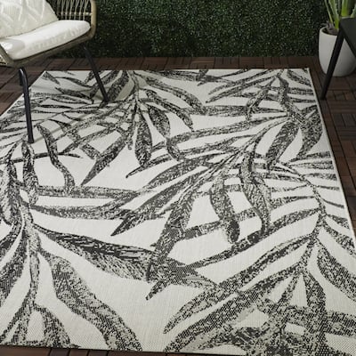 Abeles Tropical Leaves Indoor/Outdoor Area Rug - 5'3" x 7'