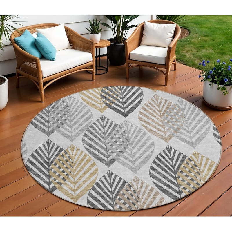 HomeRoots Floral Transitional Rectangle Outdoor Rug - 8' Round