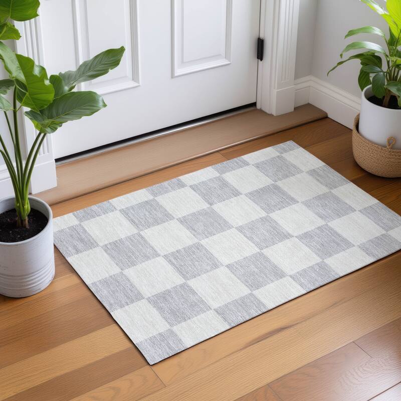 Machine Washable Indoor/ Outdoor Modern Checker Chantille Rug