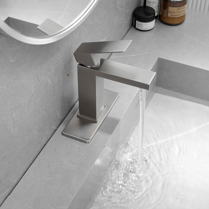 Single-handle Bathroom Sink Faucet with Drain and Deckplate
