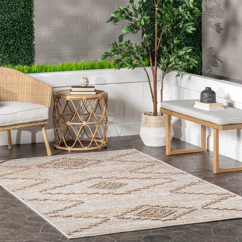 Nuloom Izetta Southwestern High-Low Indoor/Outdoor Area Rug.