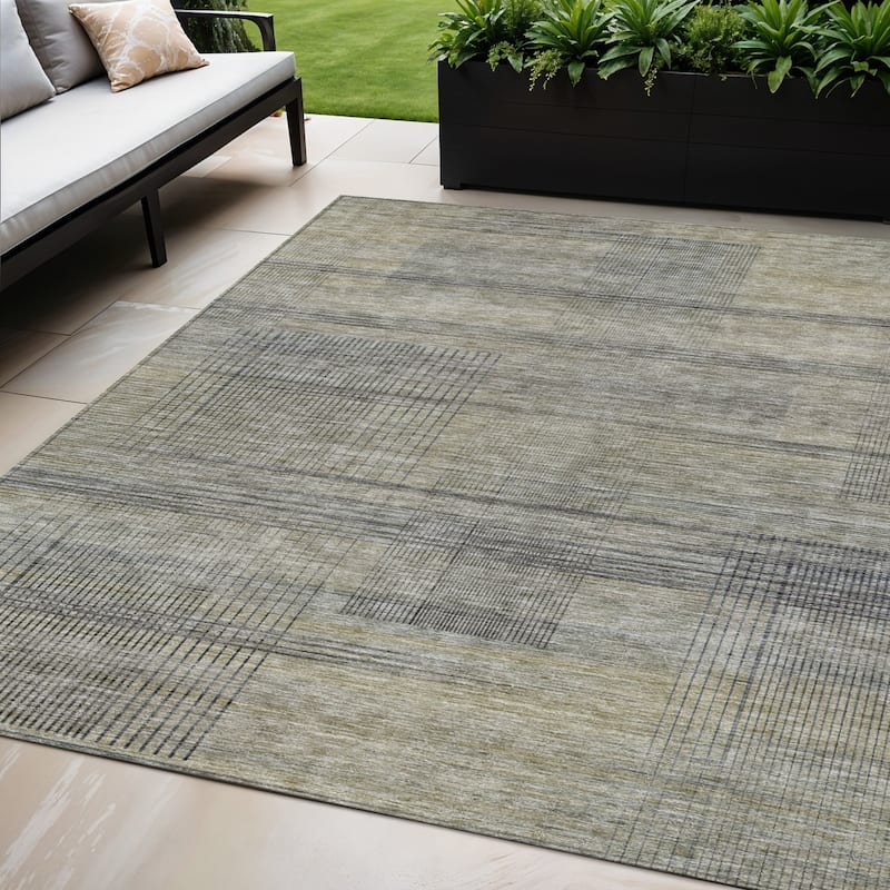 HomeRoots Striped Transitional Rectangle Outdoor Rug - 5' X 8'