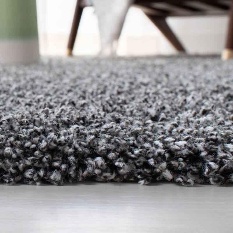 SAFAVIEH Evolution Shag Gwenaele Solid 1.8-inch Thick Rug