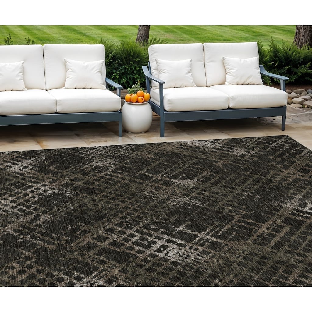 HomeRoots Geometric Transitional Rectangle Outdoor Rug