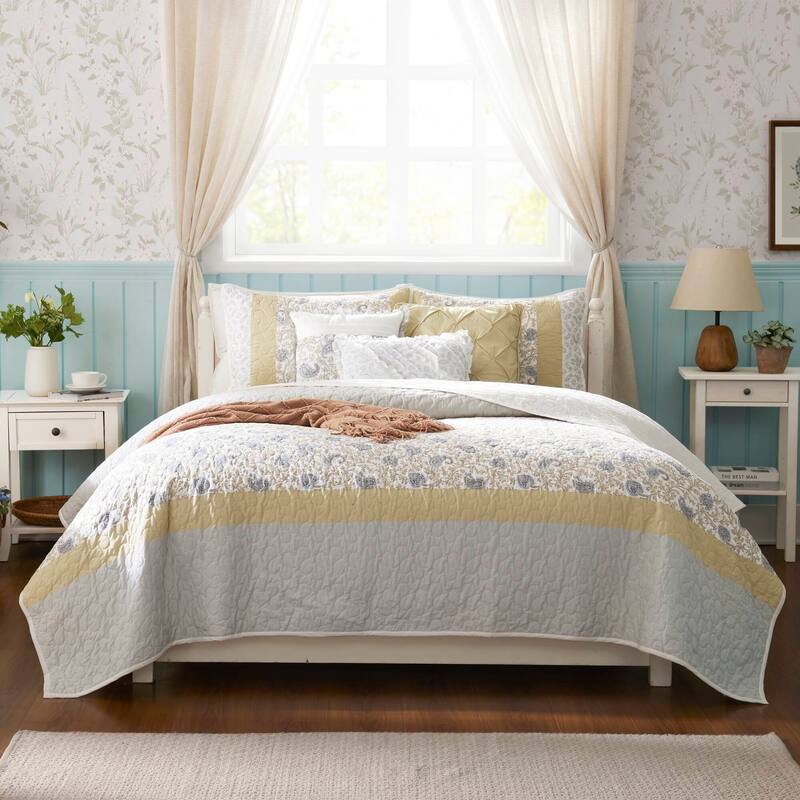 Madison Park Vanessa 6 Piece Cotton Percale Quilt Set with Throw Pillows