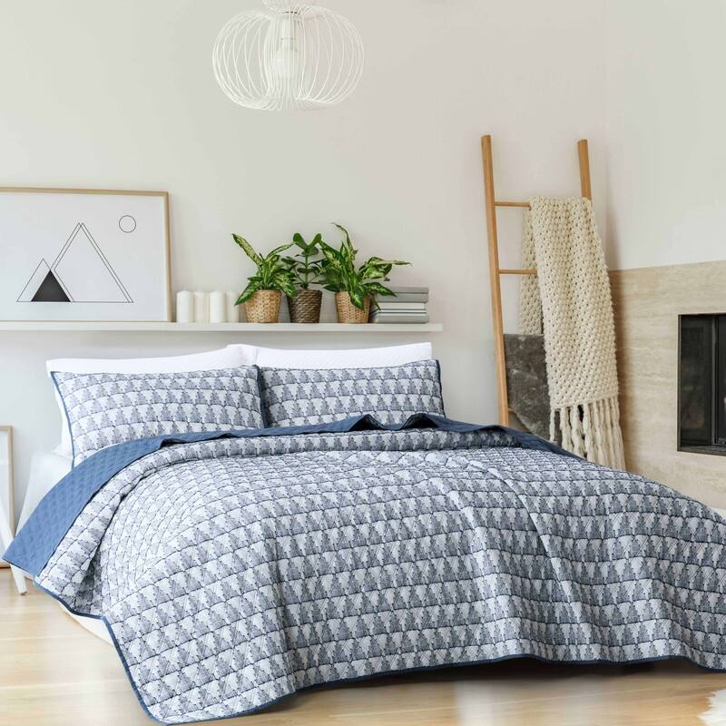 Wonderful 3-Piece Quilt Set Printed Cute Cake Bedding Set