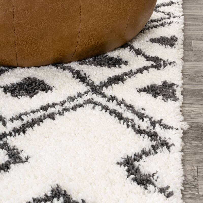 JONATHAN Y Sura Moroccan Diamond Shag Area Rug