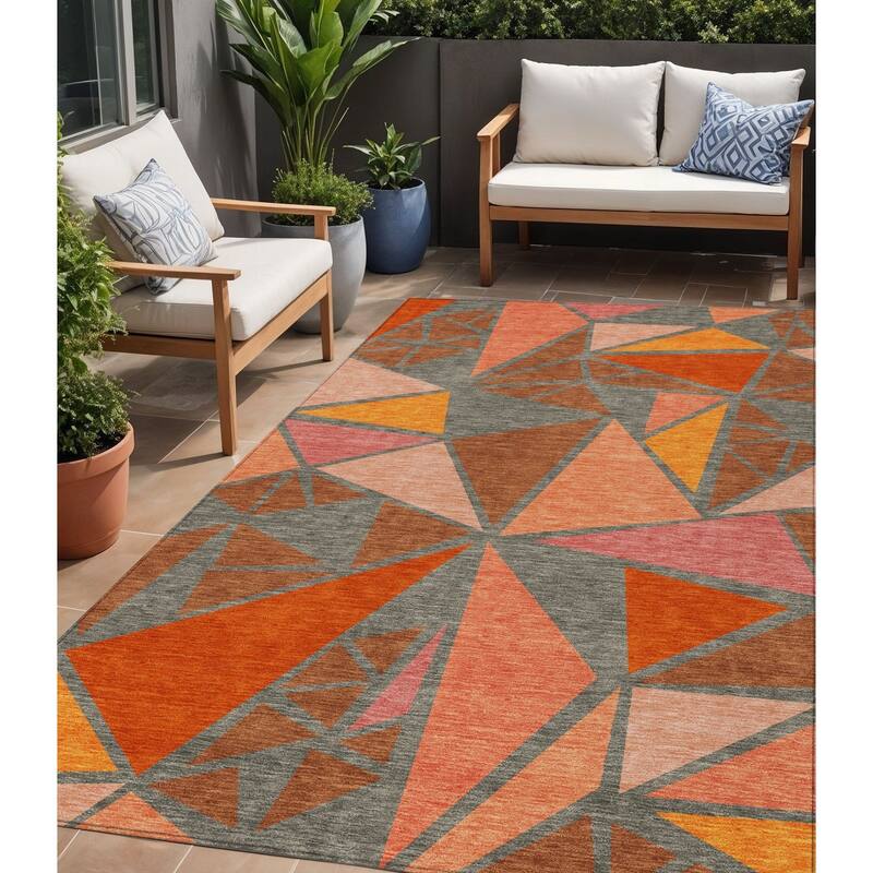 HomeRoots Geometric Transitional Rectangle Outdoor Rug - 5' X 8'
