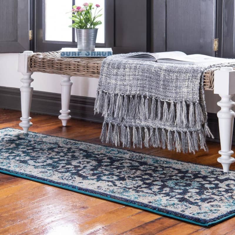 Traditional Koakburg Collection Area Rug