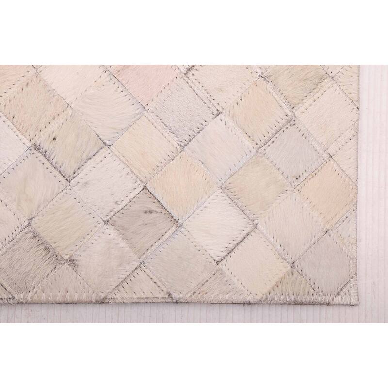 ECARPETGALLERY Handmade Cowhide Patchwork Ivory Leather Rug - 4'0 x 6'0