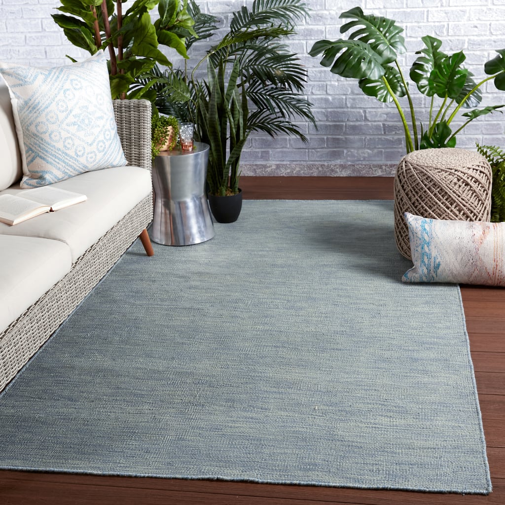 Kaden Indoor/ Outdoor Solid Area Rug