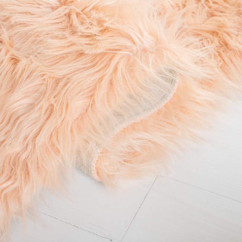 SAFAVIEH Faux Sheep Skin Alexandria 2.4-inch Thick Rug
