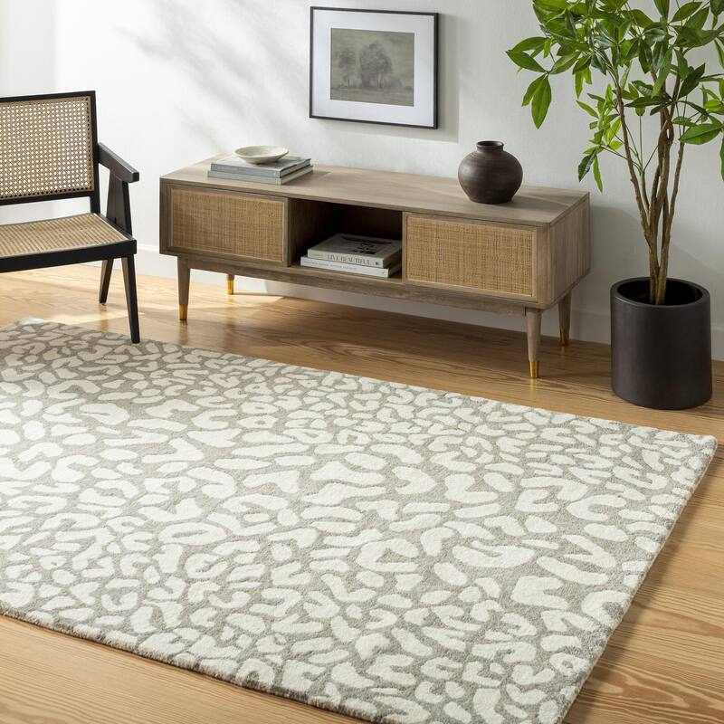 Hand-tufted Jungle Animal Print Wool Area Rug - 5' x 8' - Light Brown/Beige