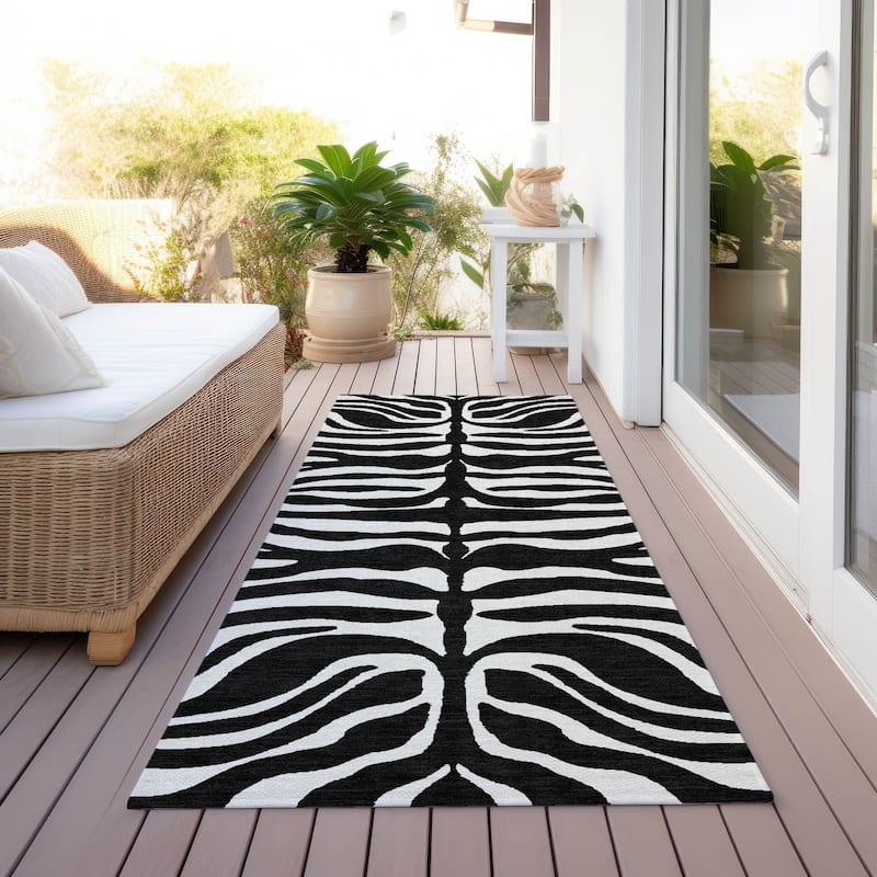 Machine Washable Indoor/ Outdoor Modern Animal Print Chantille Rug