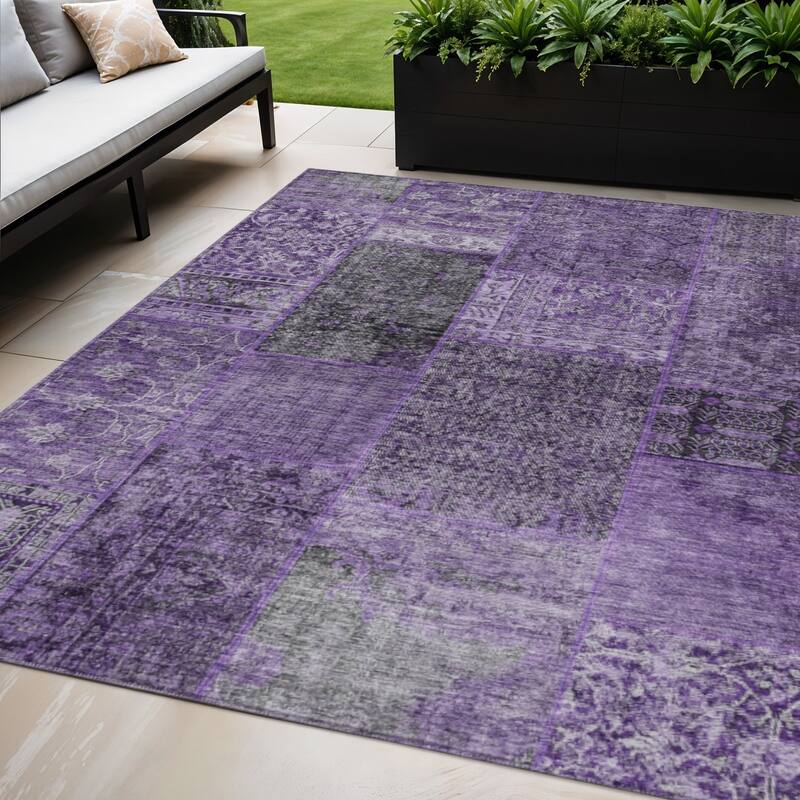 HomeRoots Patchwork Transitional Rectangle Outdoor Rug - 5' X 8'