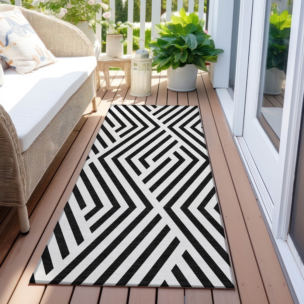 Machine Washable Indoor/ Outdoor Modern Diamonds Chantille Rug