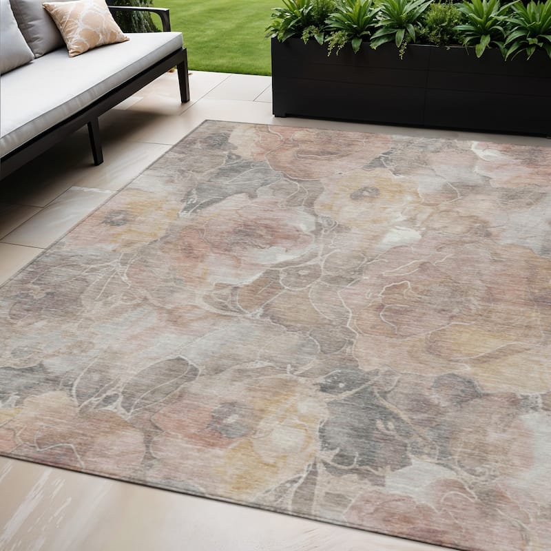 HomeRoots Floral Transitional Rectangle Outdoor Rug - 5' X 8'