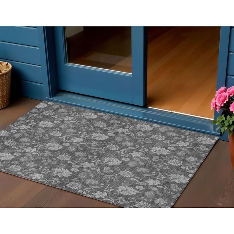 HomeRoots Floral Transitional Rectangle Outdoor Rug - 3' x 5'