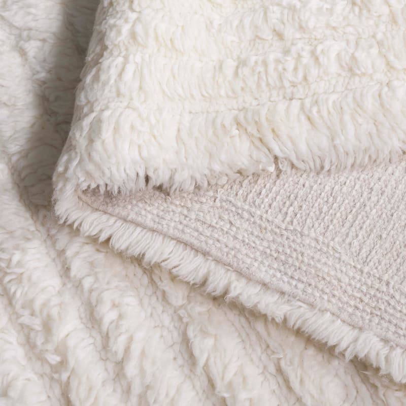 SAFAVIEH Handmade Casablanca Zhivka Shag Wool 1.8-inch Rug