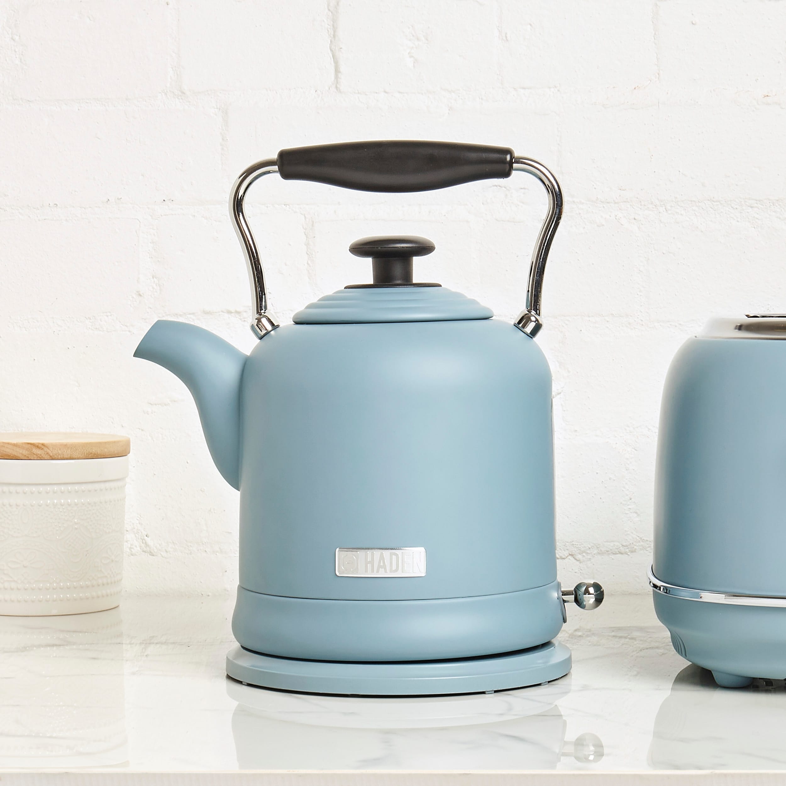 Haden Highclere Pool Blue 1.5 Liter 6 Cup Cordless Electric Kettle