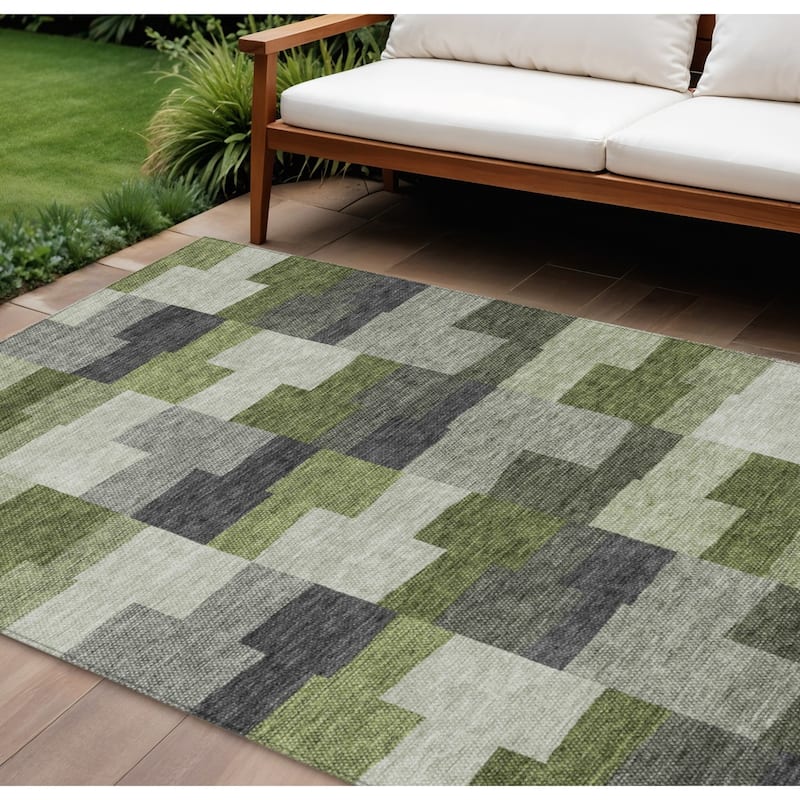 HomeRoots Geometric Transitional Rectangle Outdoor Rug - 8' X 10'